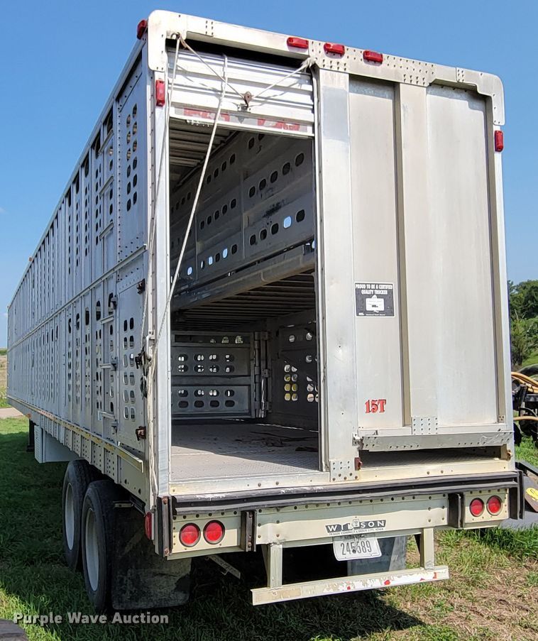 image for item DM2440 1996 Wilson PSAL-303P  livestock trailer