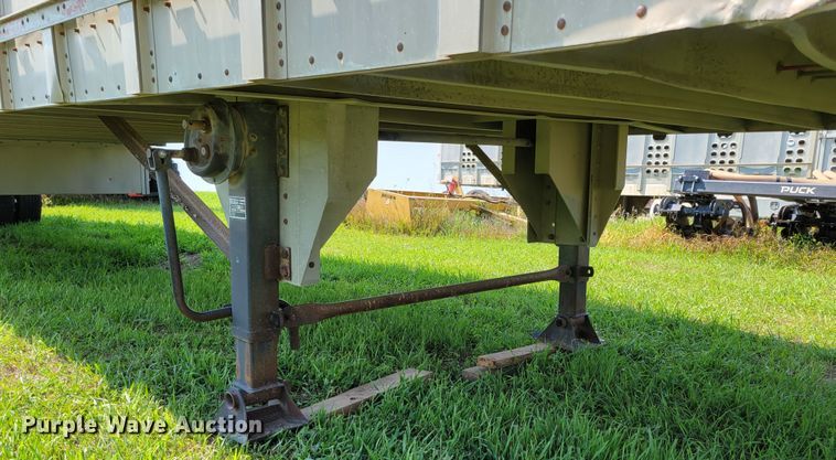 image for item DM2440 1996 Wilson PSAL-303P  livestock trailer