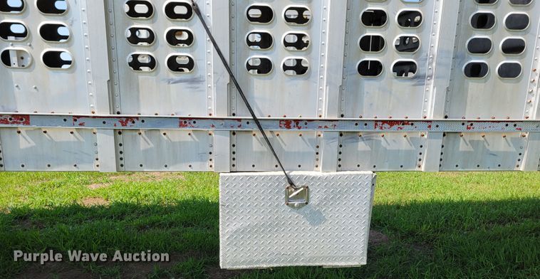 image for item DM2440 1996 Wilson PSAL-303P  livestock trailer