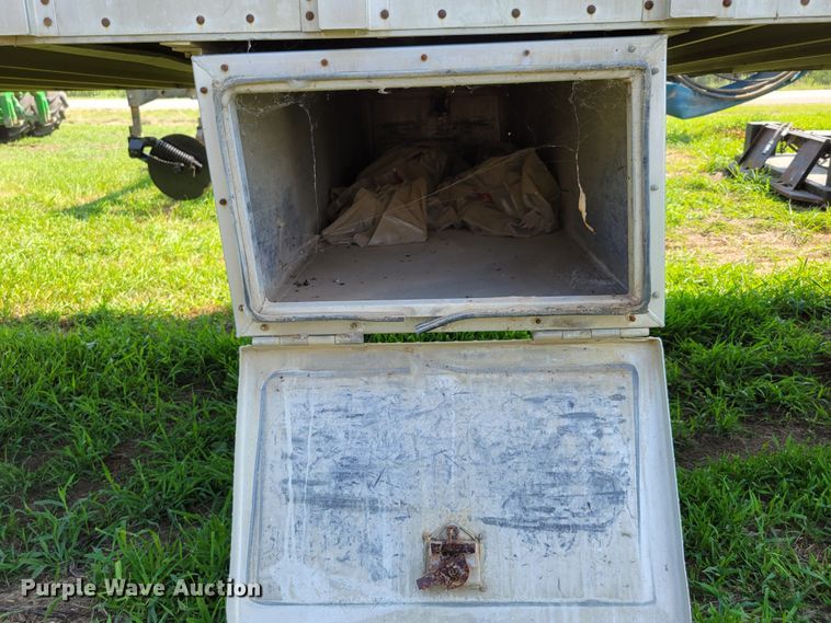 image for item DM2440 1996 Wilson PSAL-303P  livestock trailer