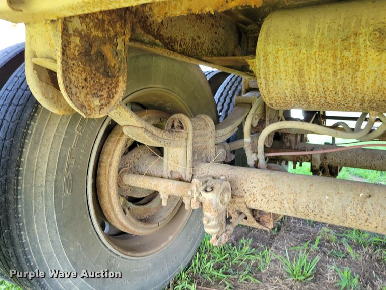 image for item DM2440 1996 Wilson PSAL-303P  livestock trailer