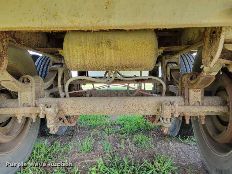 image for item DM2440 1996 Wilson PSAL-303P  livestock trailer