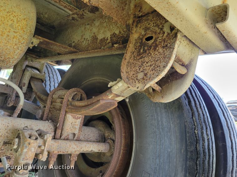 image for item DM2440 1996 Wilson PSAL-303P  livestock trailer