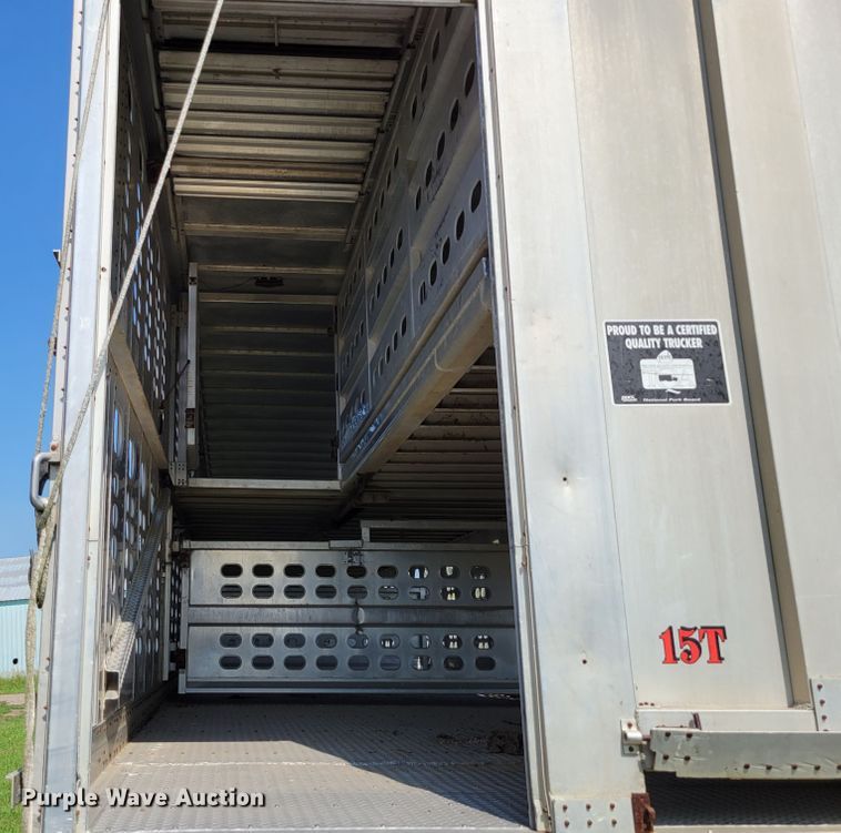 image for item DM2440 1996 Wilson PSAL-303P  livestock trailer