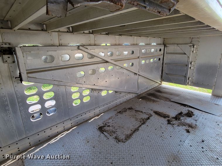 image for item DM2440 1996 Wilson PSAL-303P  livestock trailer