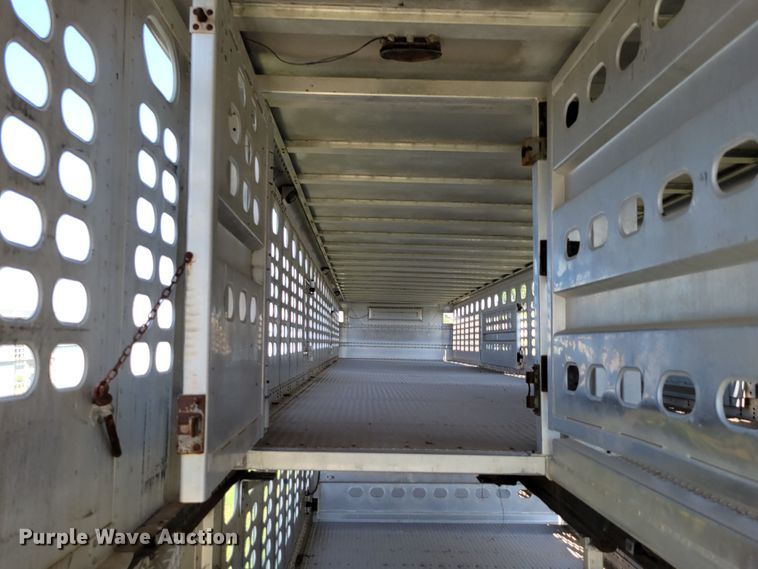 image for item DM2440 1996 Wilson PSAL-303P  livestock trailer