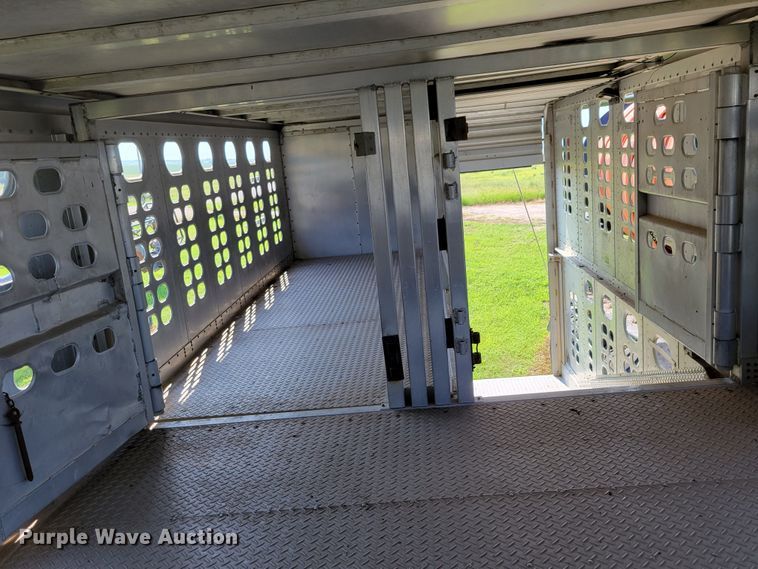 image for item DM2440 1996 Wilson PSAL-303P  livestock trailer