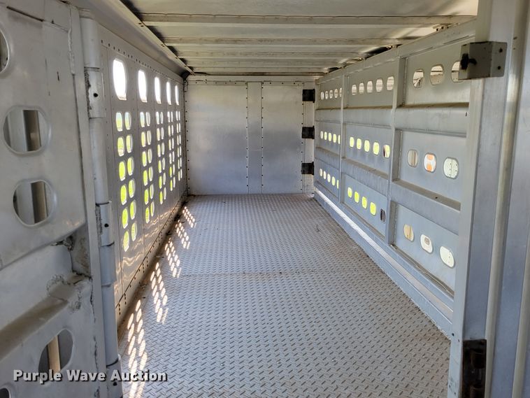 image for item DM2440 1996 Wilson PSAL-303P  livestock trailer