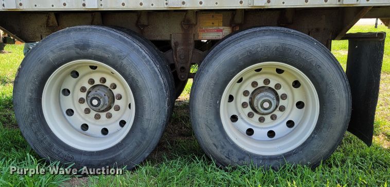 image for item DM2440 1996 Wilson PSAL-303P  livestock trailer