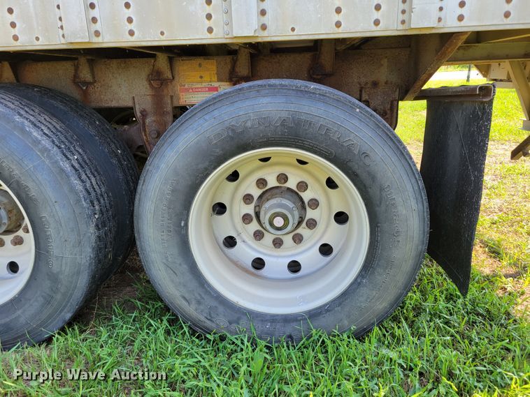 image for item DM2440 1996 Wilson PSAL-303P  livestock trailer