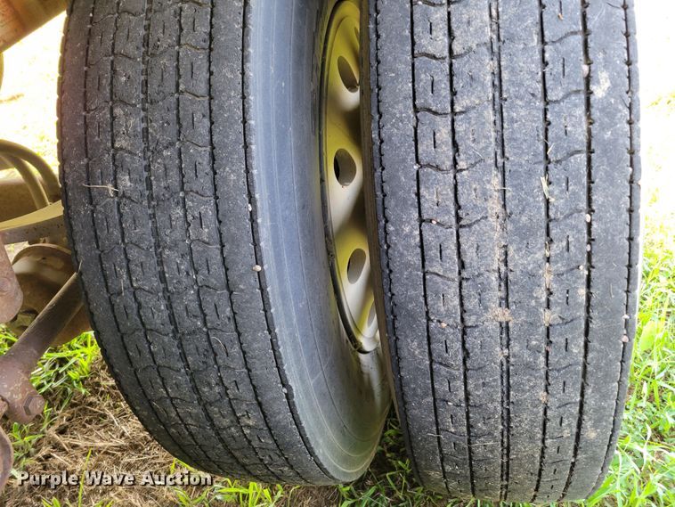 image for item DM2440 1996 Wilson PSAL-303P  livestock trailer