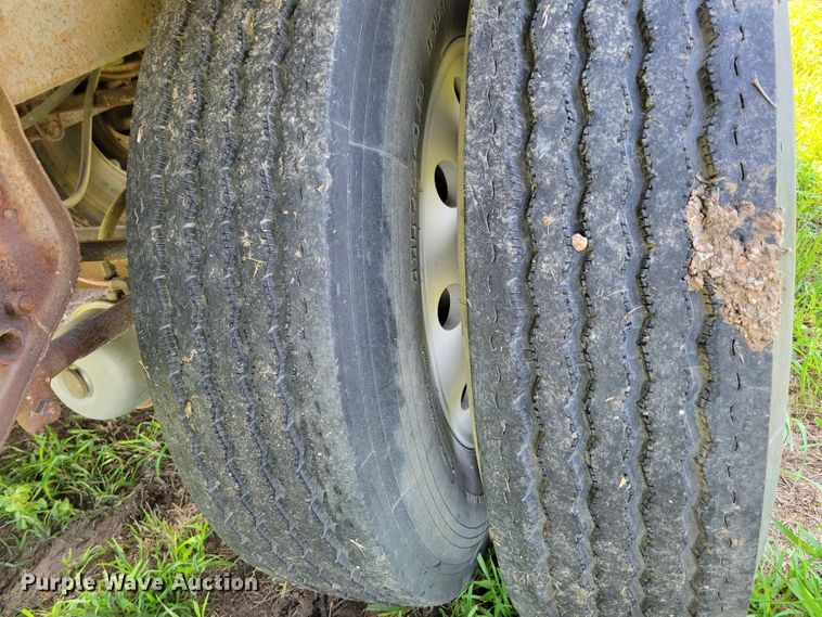 image for item DM2440 1996 Wilson PSAL-303P  livestock trailer