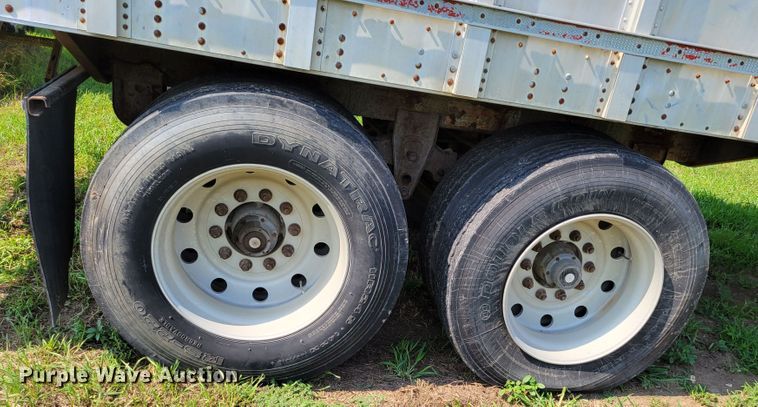 image for item DM2440 1996 Wilson PSAL-303P  livestock trailer