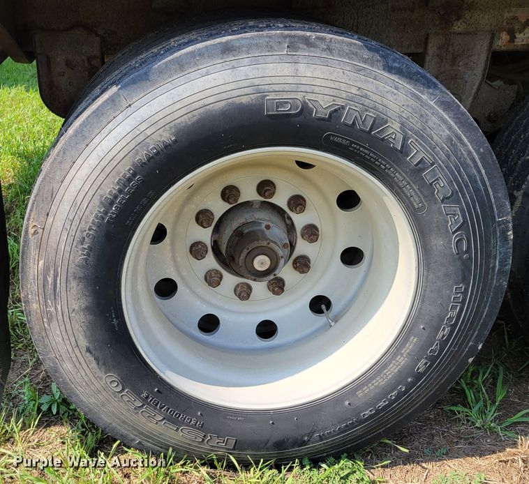 image for item DM2440 1996 Wilson PSAL-303P  livestock trailer