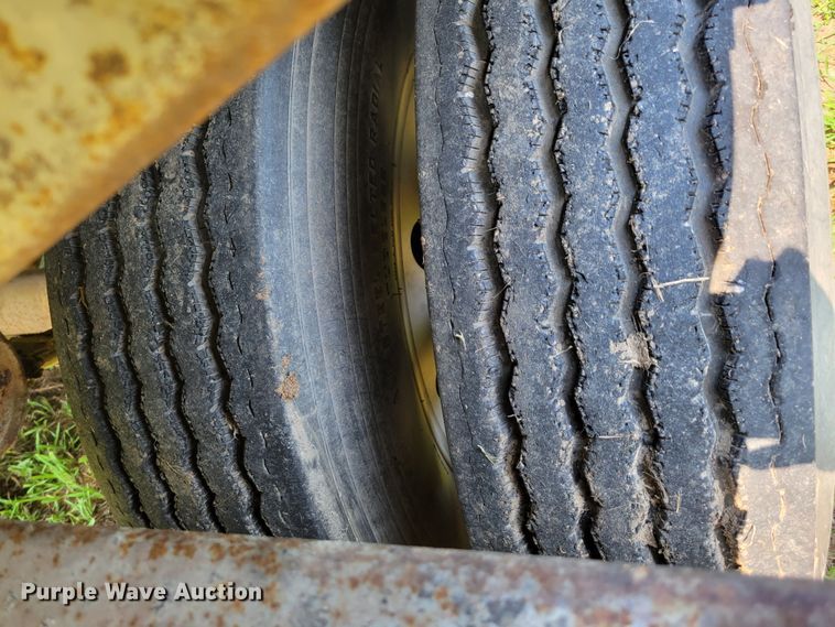 image for item DM2440 1996 Wilson PSAL-303P  livestock trailer