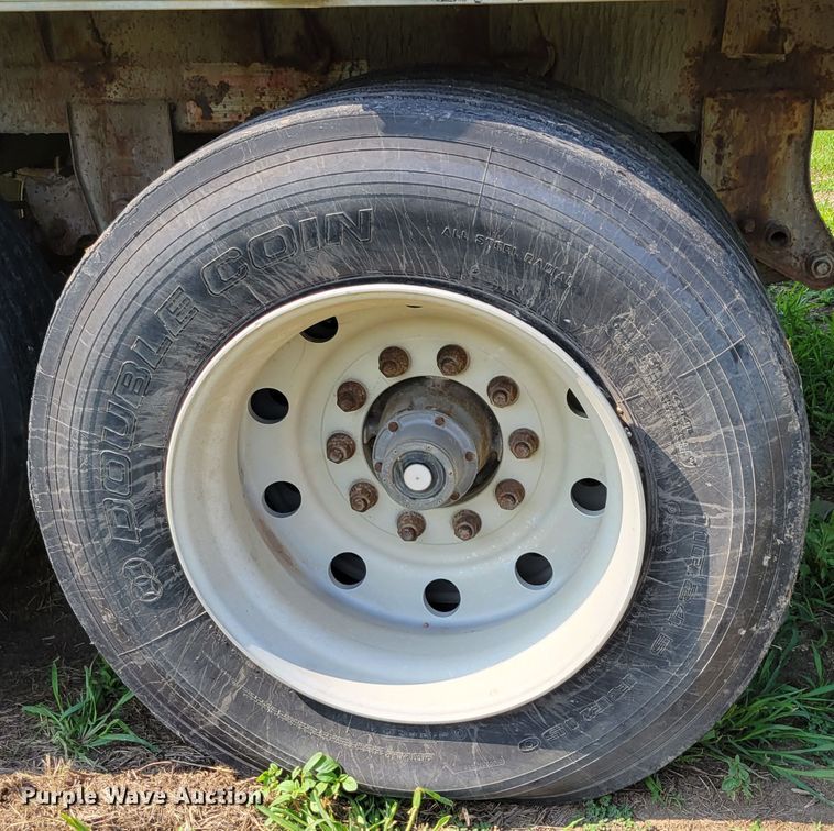 image for item DM2440 1996 Wilson PSAL-303P  livestock trailer