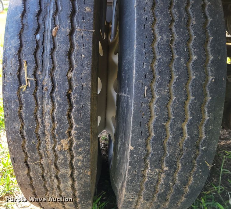 image for item DM2440 1996 Wilson PSAL-303P  livestock trailer