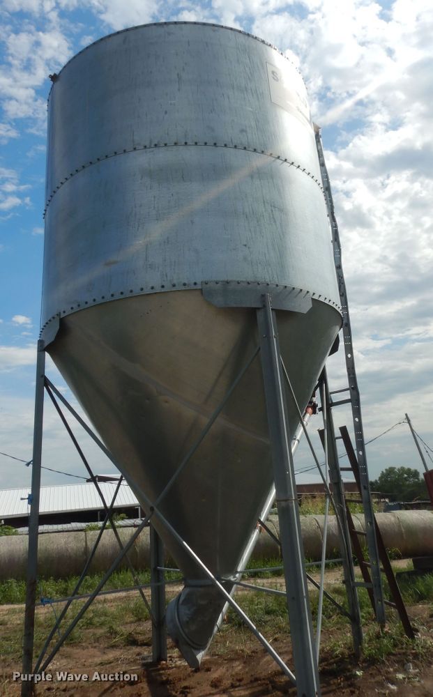 image for item DN1714 Grain bin