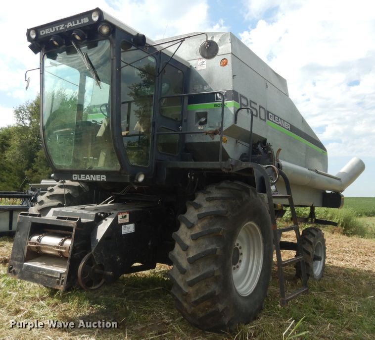 image for item DN1718 1986 Gleaner R50  combine