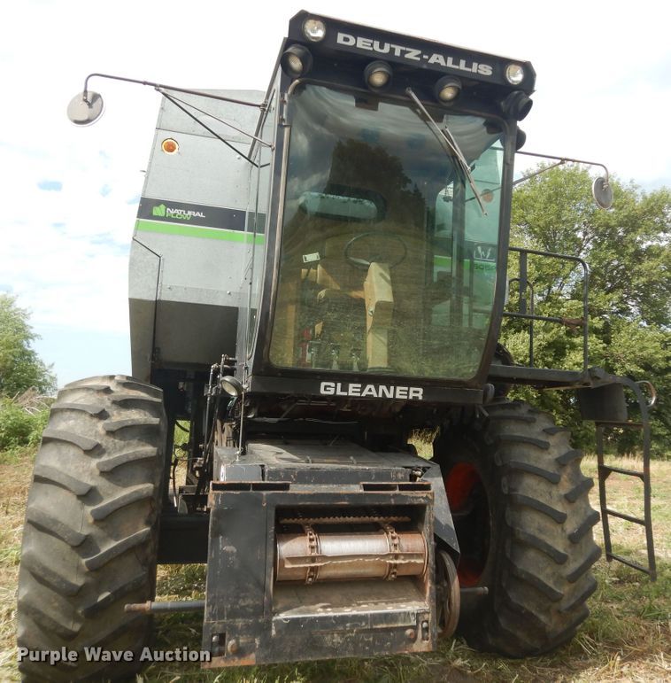 image for item DN1718 1986 Gleaner R50  combine