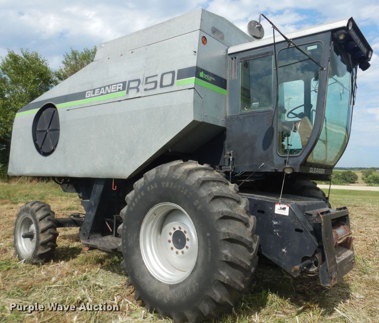 image for item DN1718 1986 Gleaner R50  combine