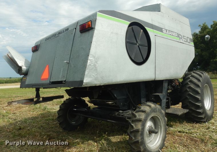 image for item DN1718 1986 Gleaner R50  combine