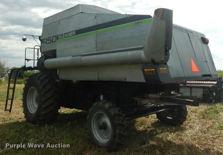 image for item DN1718 1986 Gleaner R50  combine