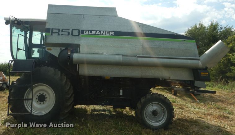 image for item DN1718 1986 Gleaner R50  combine