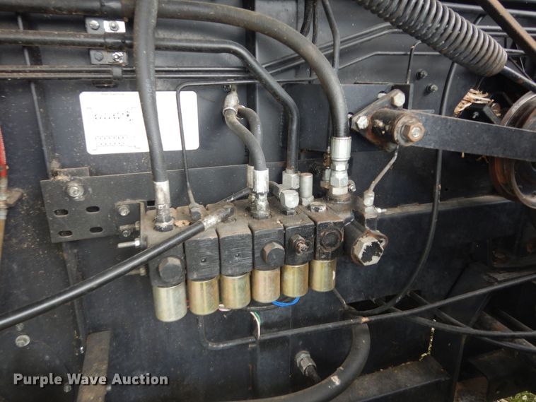 image for item DN1718 1986 Gleaner R50  combine