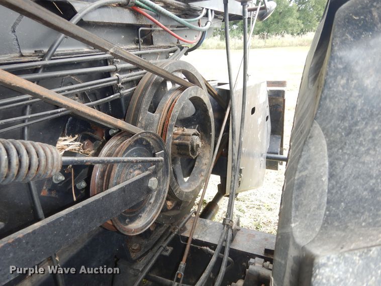 image for item DN1718 1986 Gleaner R50  combine