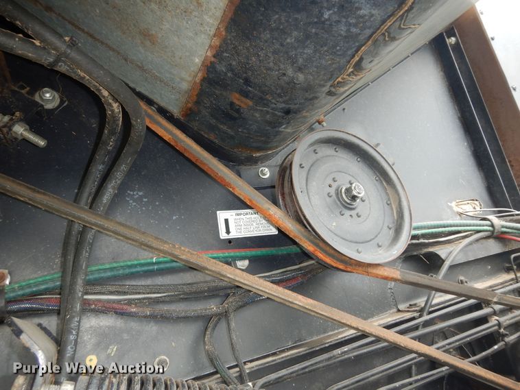 image for item DN1718 1986 Gleaner R50  combine