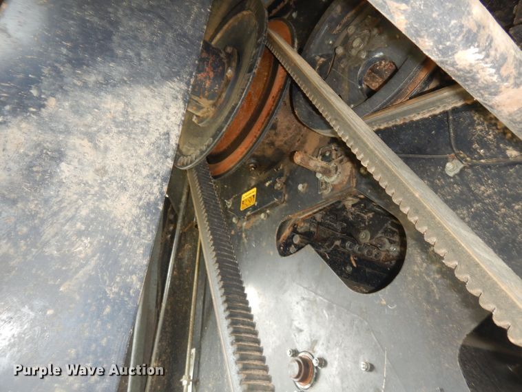 image for item DN1718 1986 Gleaner R50  combine