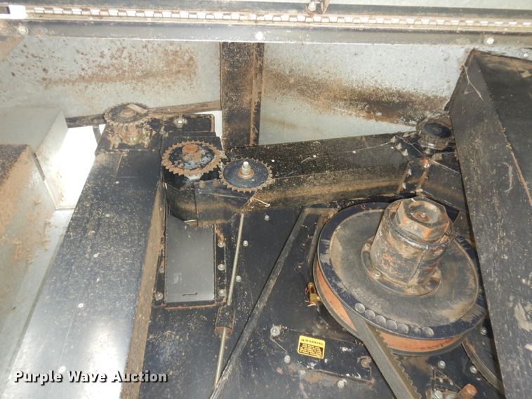 image for item DN1718 1986 Gleaner R50  combine