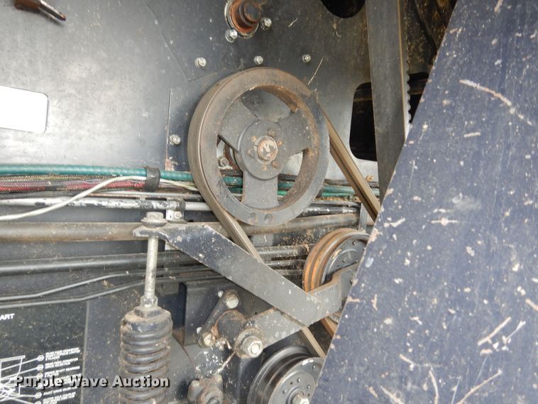 image for item DN1718 1986 Gleaner R50  combine