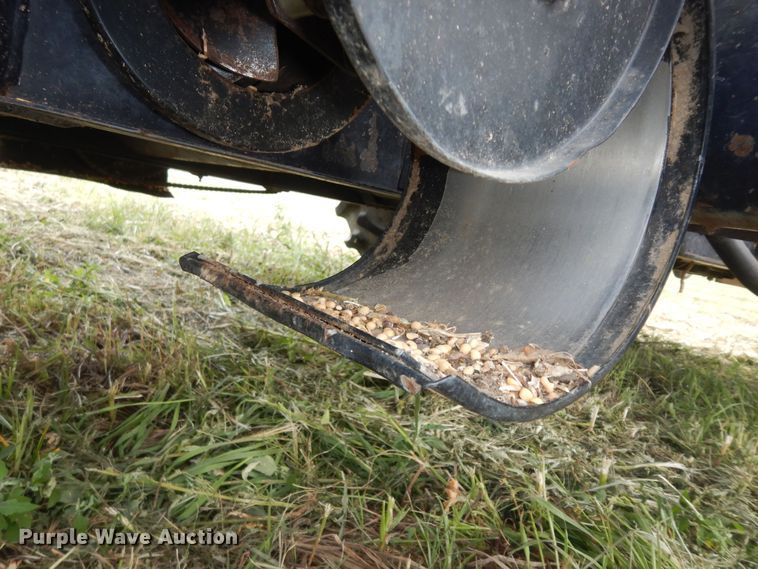 image for item DN1718 1986 Gleaner R50  combine
