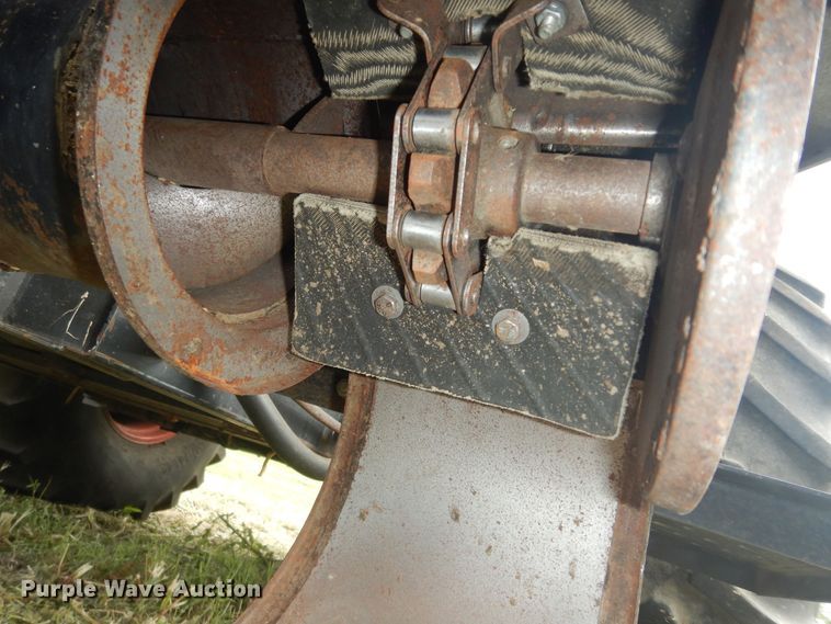 image for item DN1718 1986 Gleaner R50  combine