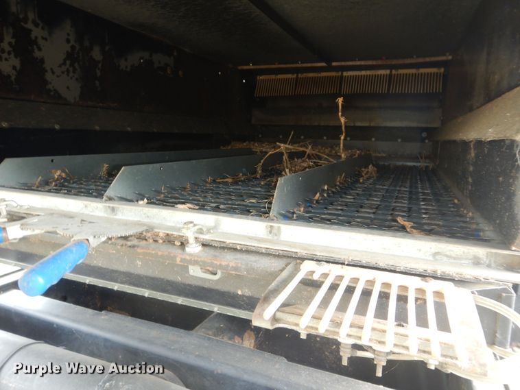 image for item DN1718 1986 Gleaner R50  combine