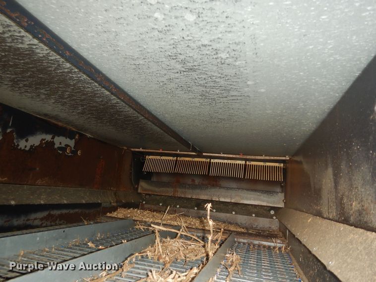 image for item DN1718 1986 Gleaner R50  combine