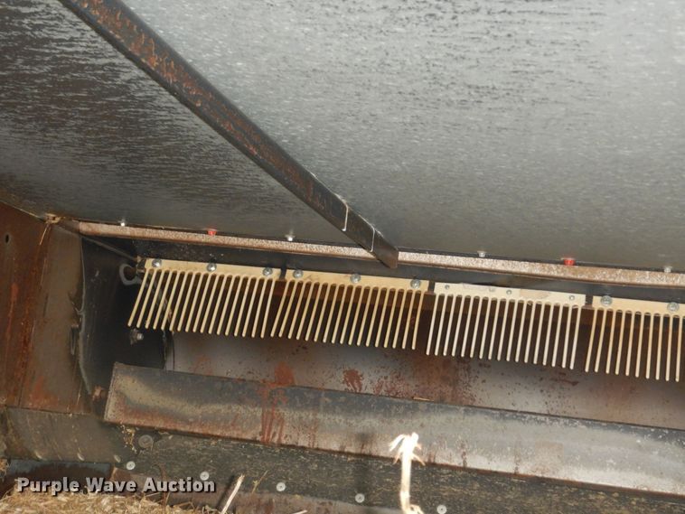 image for item DN1718 1986 Gleaner R50  combine