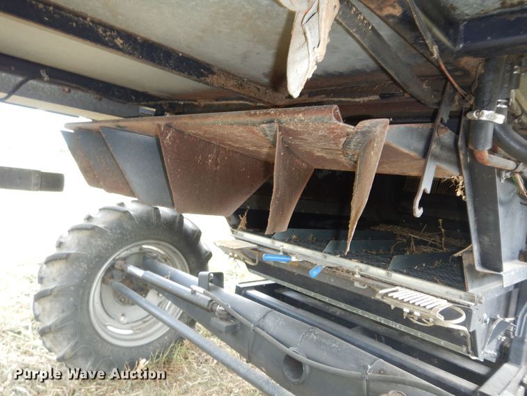 image for item DN1718 1986 Gleaner R50  combine