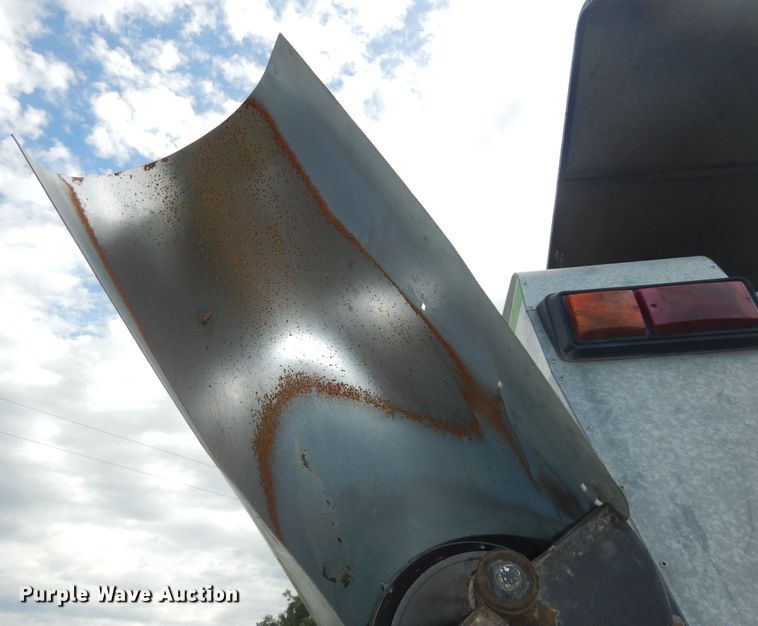 image for item DN1718 1986 Gleaner R50  combine