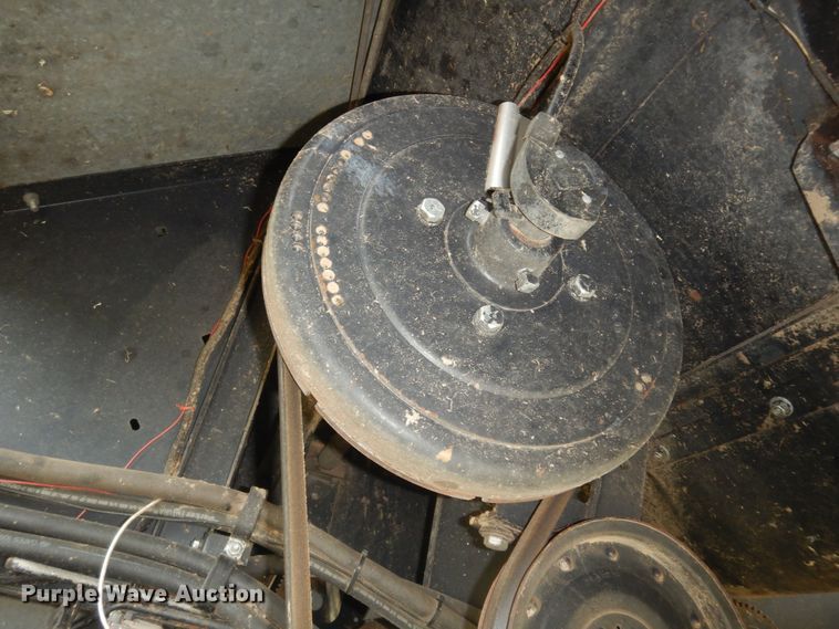 image for item DN1718 1986 Gleaner R50  combine