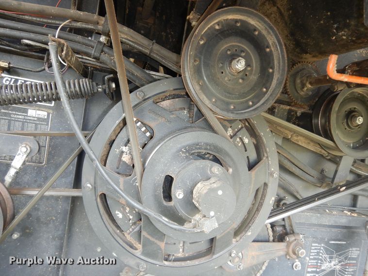 image for item DN1718 1986 Gleaner R50  combine