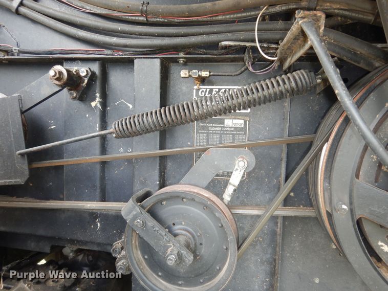 image for item DN1718 1986 Gleaner R50  combine