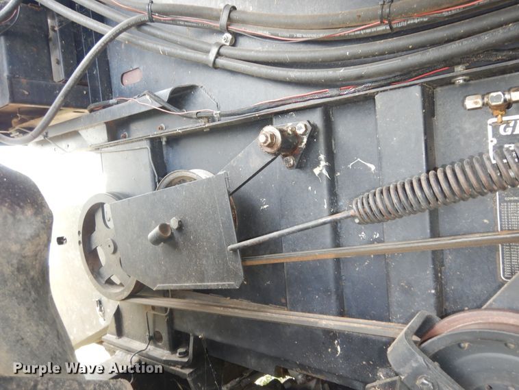 image for item DN1718 1986 Gleaner R50  combine