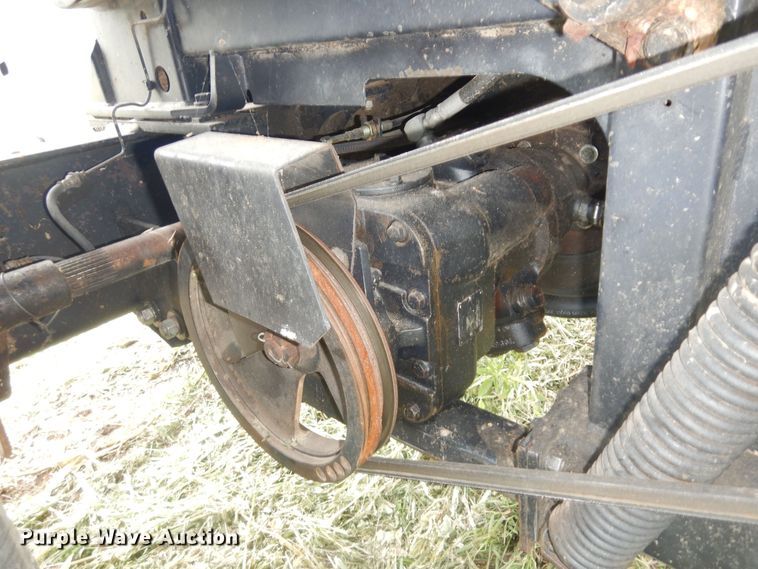 image for item DN1718 1986 Gleaner R50  combine