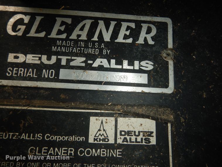 image for item DN1718 1986 Gleaner R50  combine