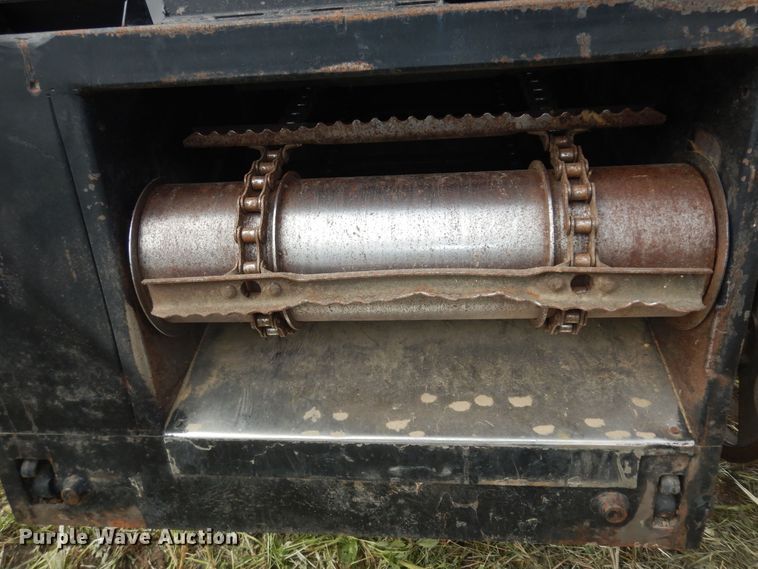 image for item DN1718 1986 Gleaner R50  combine