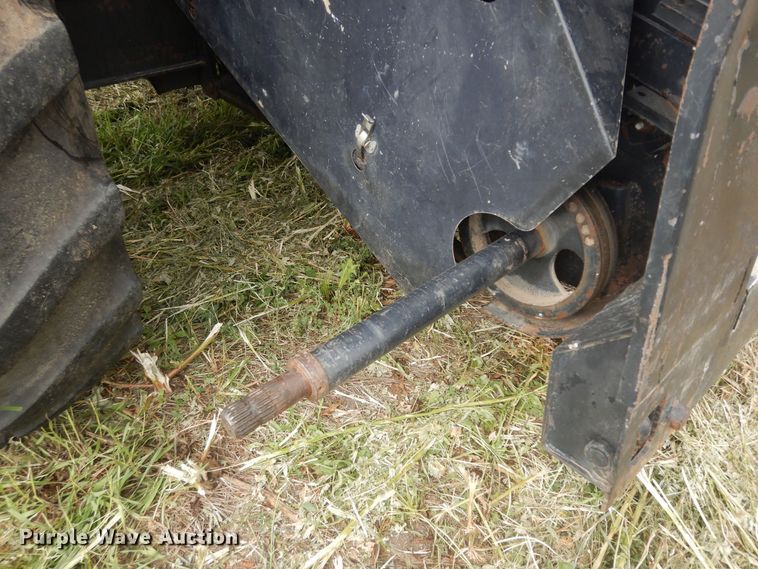 image for item DN1718 1986 Gleaner R50  combine