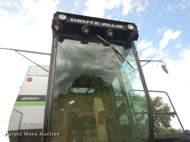 image for item DN1718 1986 Gleaner R50  combine